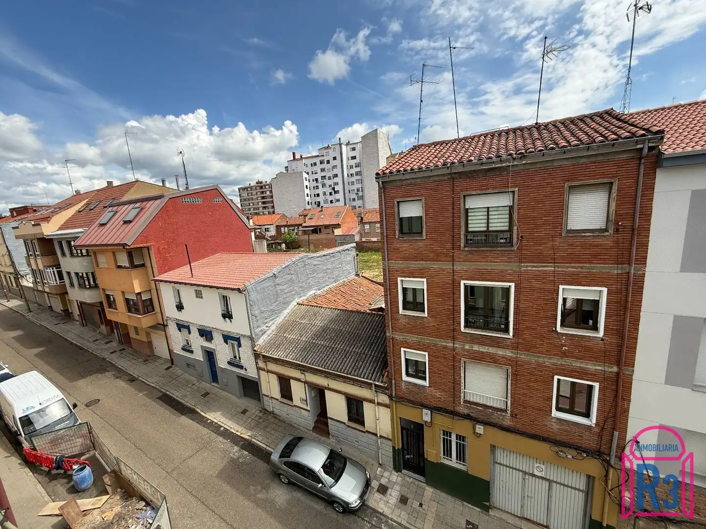 Vista exterior de Piso en venta en León Capital 