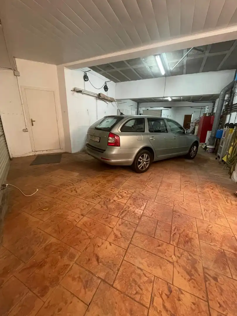 Parkplatz von Einfamilien-Reihenhaus zum Verkauf in Reus mit Klimaanlage, Heizung und Abstellraum