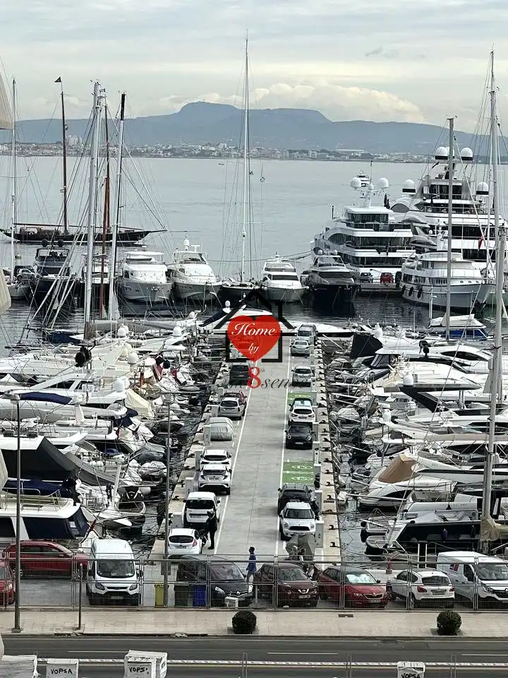 Aparcament de Pis de lloguer en  Palma de Mallorca amb Calefacció, Parquet i Terrassa
