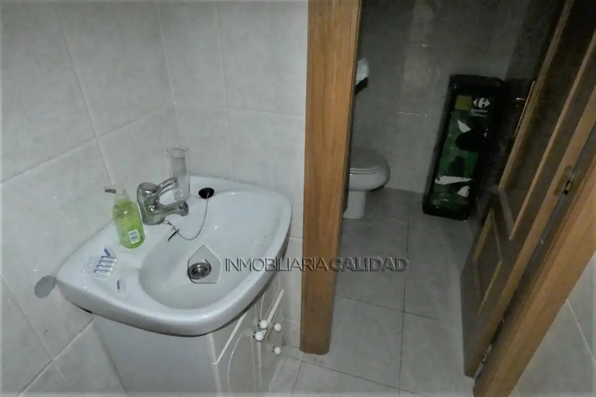 Baño de Local de alquiler en Burgos con Calefacción