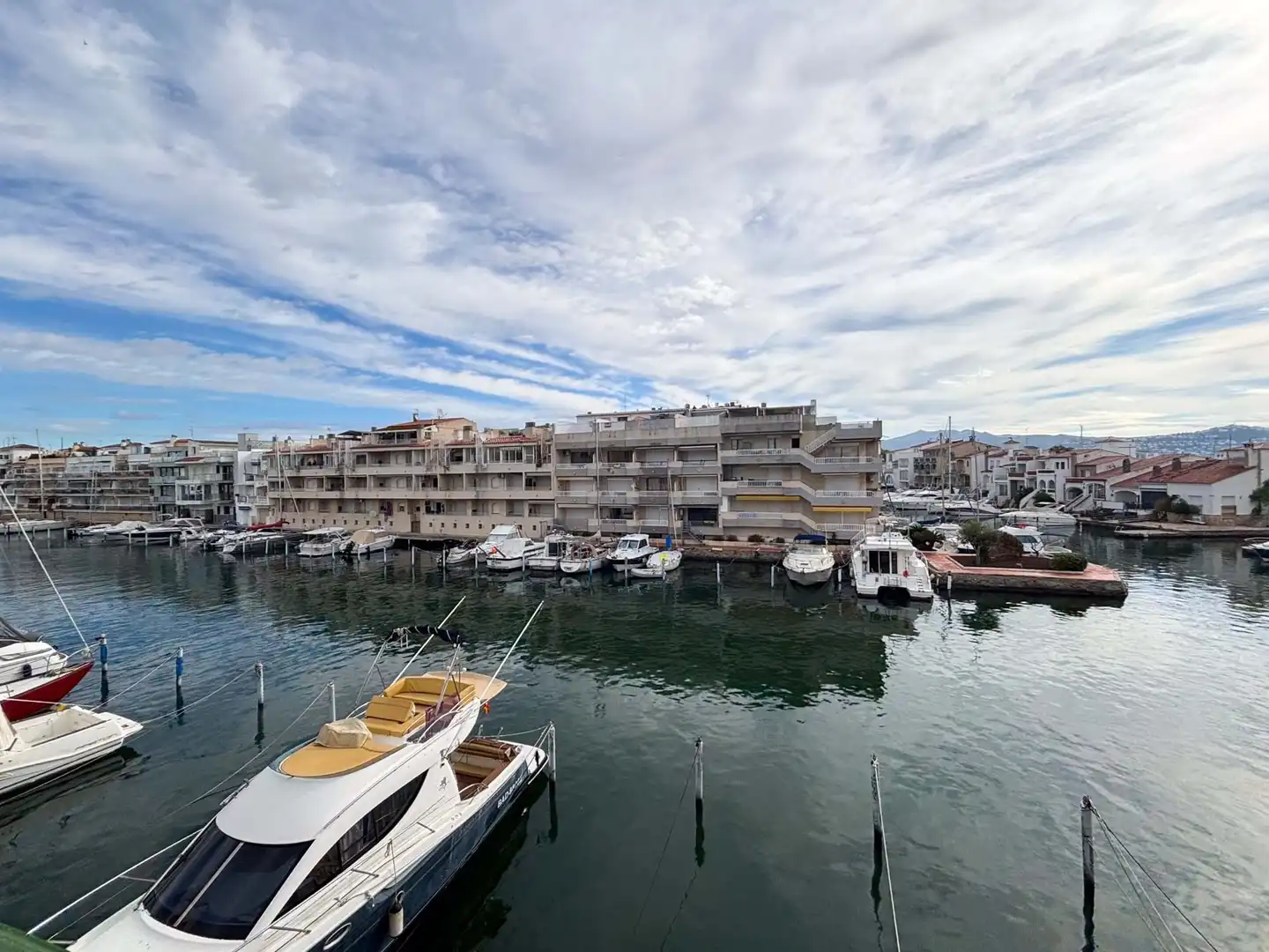 Außenansicht von Einfamilien-Reihenhaus zum Verkauf in Empuriabrava mit Klimaanlage, Terrasse und Möbliert