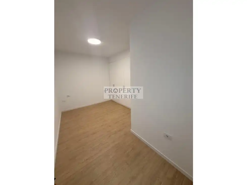 Habitación de Apartamento en venta en Arona