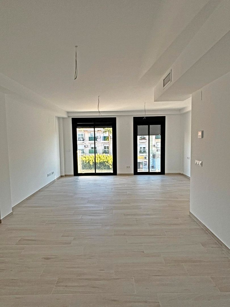 Estudi en venda a Avenida Reyes Católicos, Centro