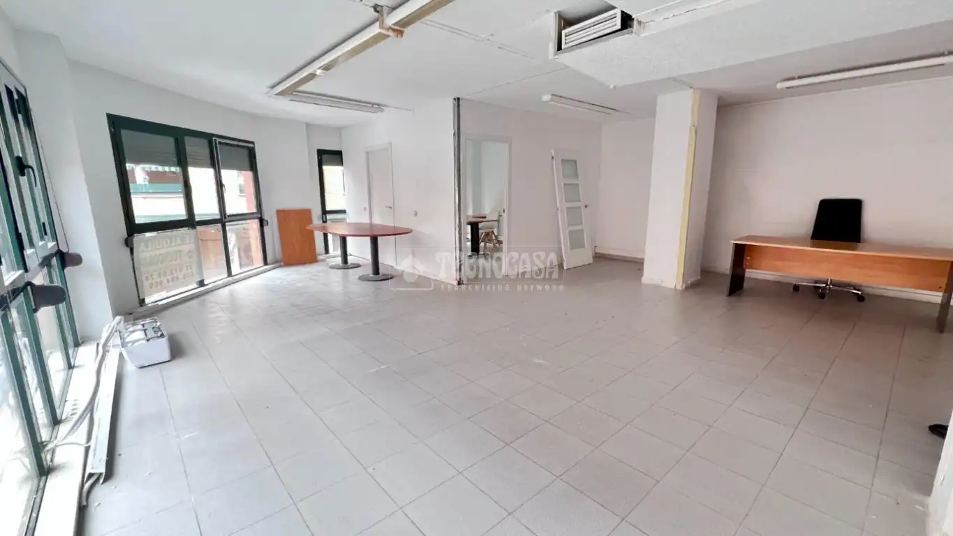 Office for rent in Alcalá de Henares  with Air Conditioner and Terrace