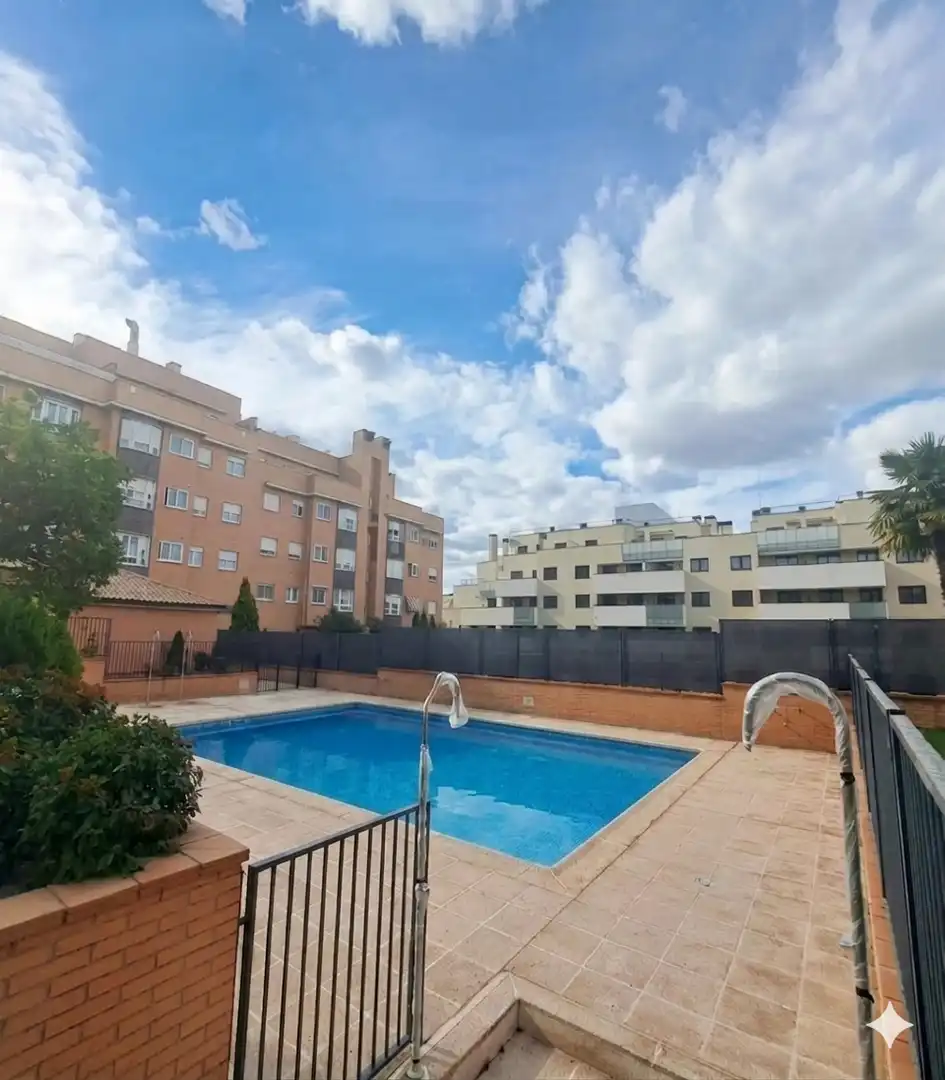 Piscina de Piso en venta en Valdemoro con Aire acondicionado, Trastero y Piscina comunitaria