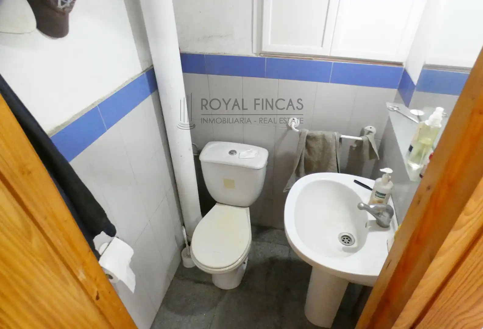 Bany de Local en venda en Benalmádena amb Moblat