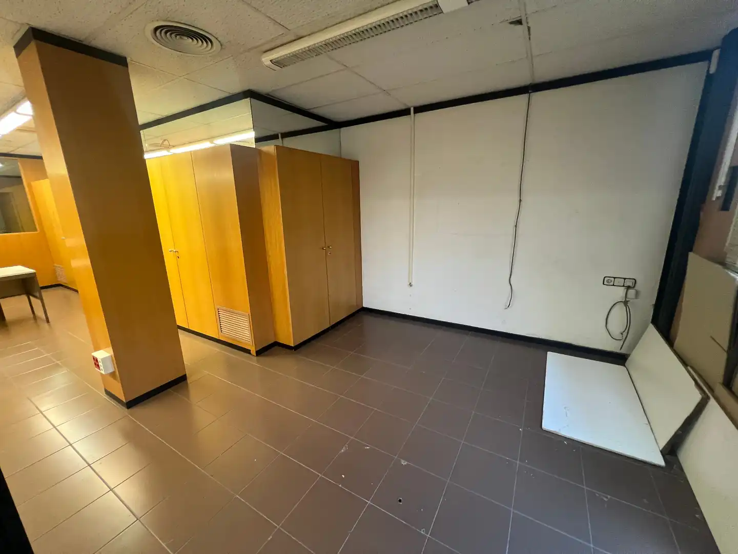 Commercial properties for rent in Cervera  with Air Conditioner, Heating and Furnished