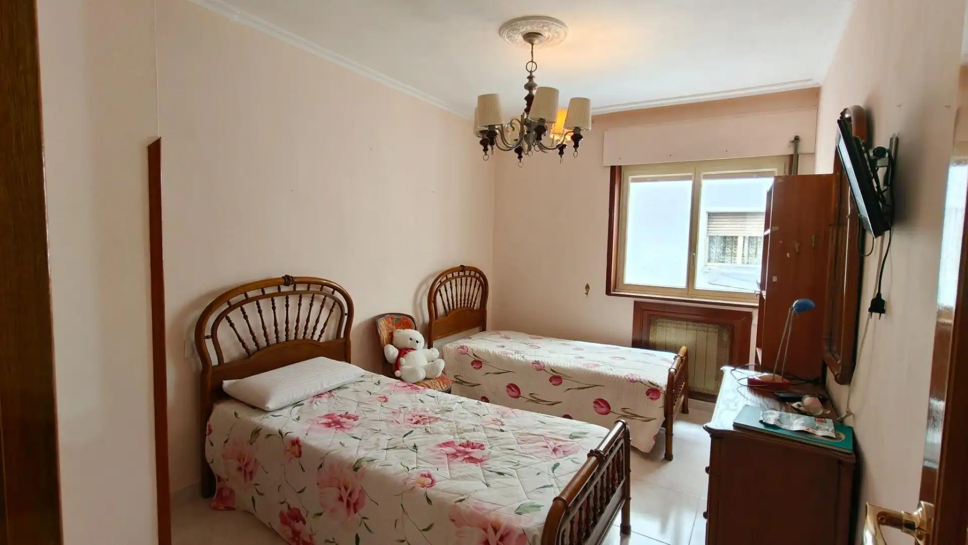Habitación de Piso en venta en Oviedo  con Calefacción y Amueblado