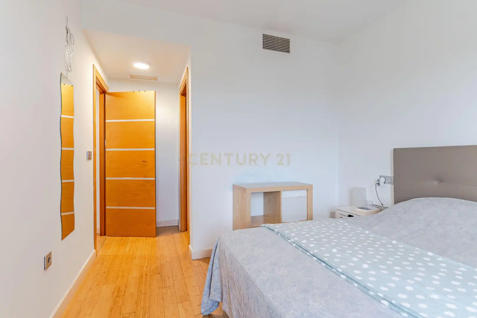 Habitación de Piso en venta en Granada con Jardín privado, Trastero y Piscina comunitaria