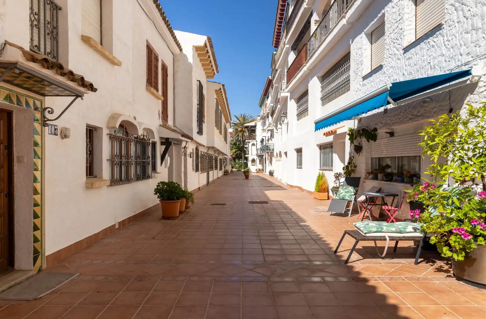 Vista exterior de Casa o xalet en venda en El Vendrell amb Parquet, Terrassa i Balcó