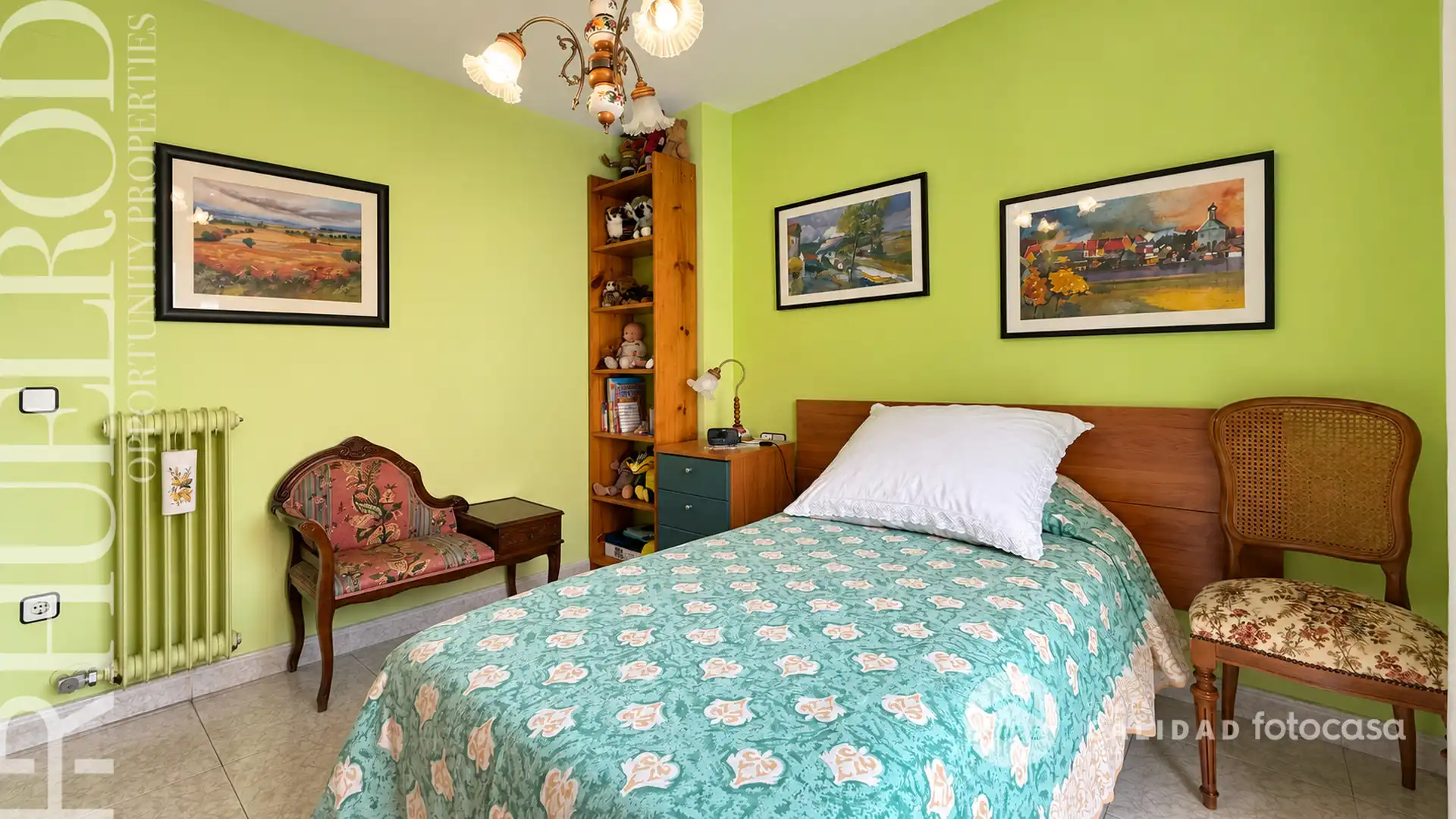 Habitación de Casa adosada en venta en Cerdanyola del Vallès con Aire acondicionado, Calefacción y Jardín privado