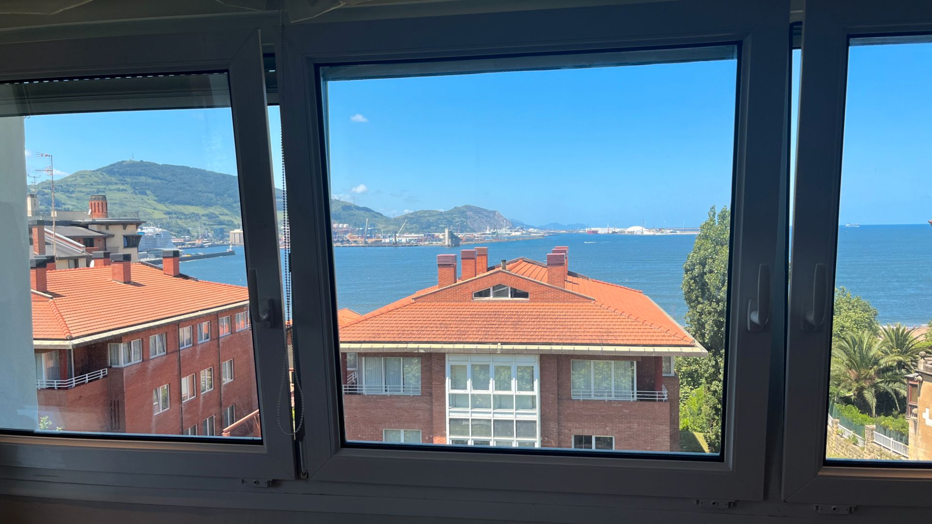 Vista exterior de Pis de lloguer en Getxo  amb Calefacció i Moblat