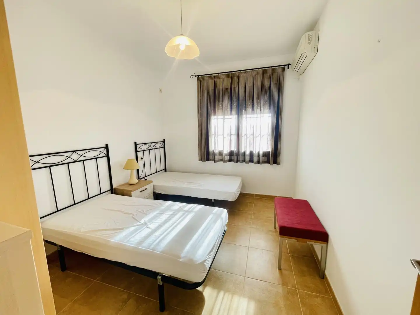 Habitación de Finca rústica en venta en Badolatosa con Jardín privado, Terraza y Piscina