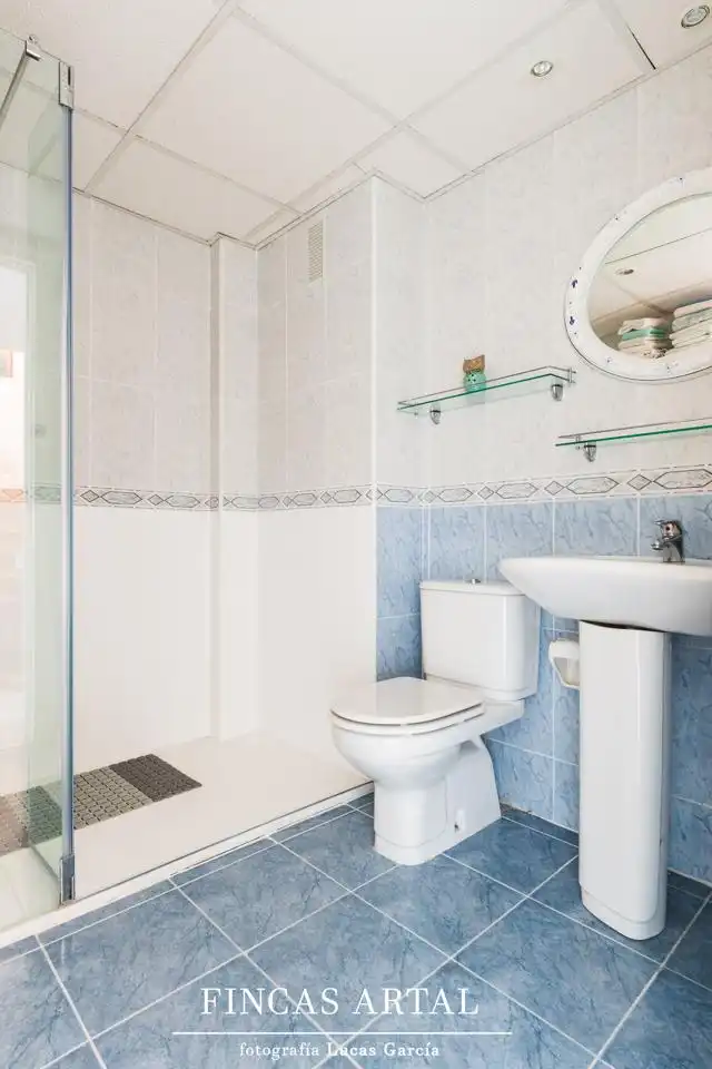 Bathroom of Houses for sale in Zaragoza  with Air Conditioner, Heating and Private garden