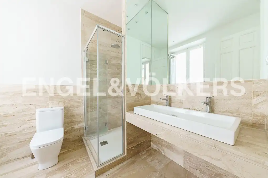 Badezimmer von Wohnung zur Miete in Madrid mit Klimaanlage, Heizung und Parkett