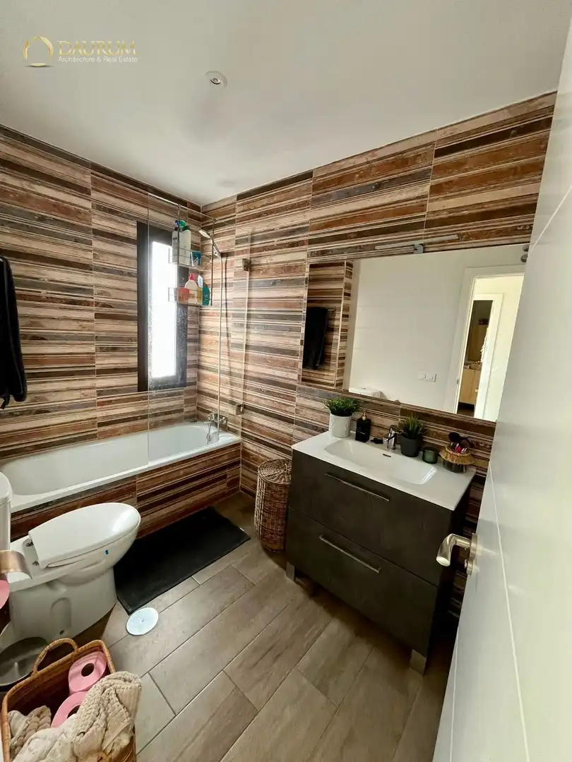Baño de Casa adosada en venta en Móstoles con Aire acondicionado, Calefacción y Terraza