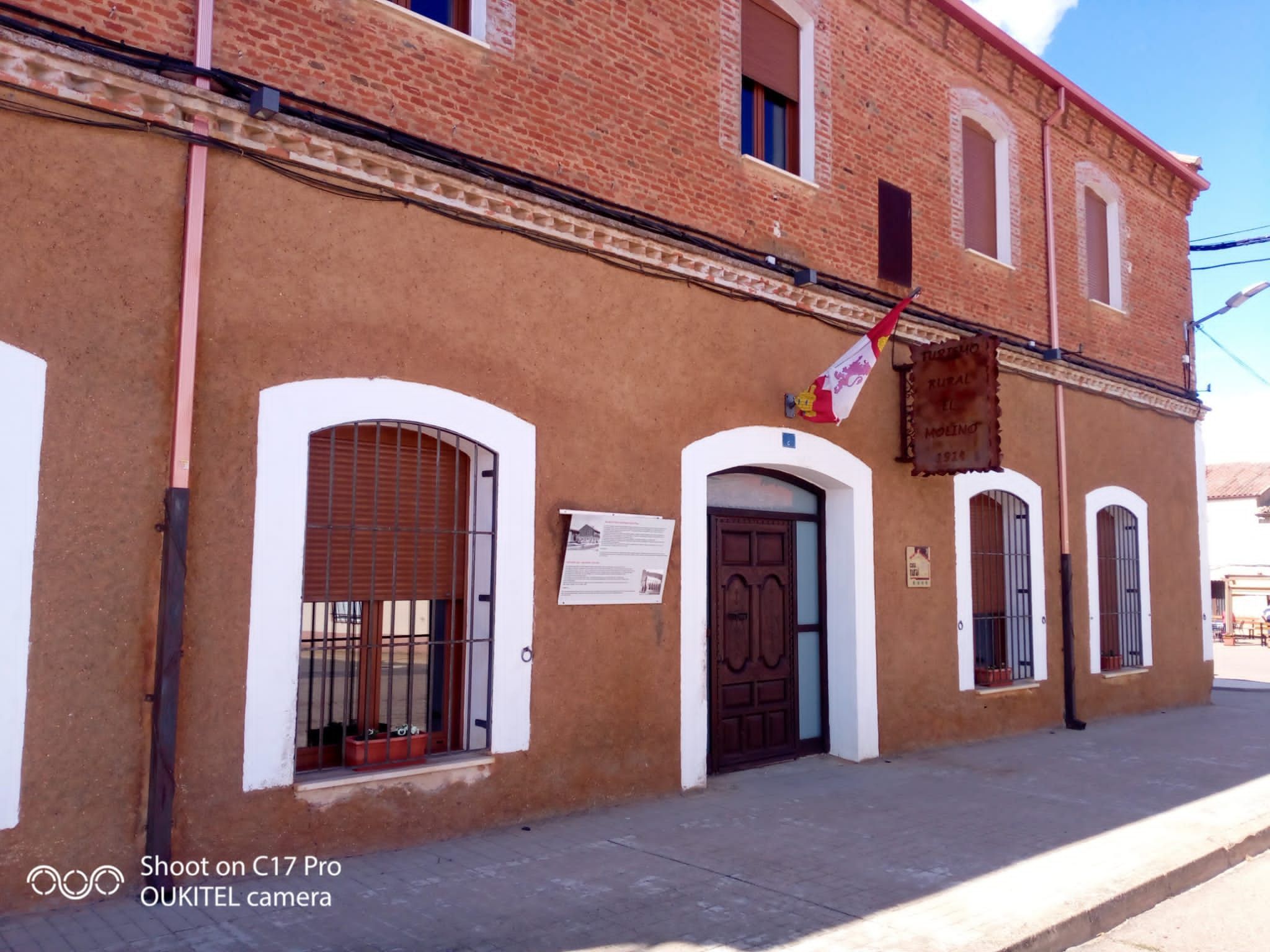 Vista exterior de Casa o xalet en venda en Montamarta amb Calefacció, Jardí privat i Terrassa