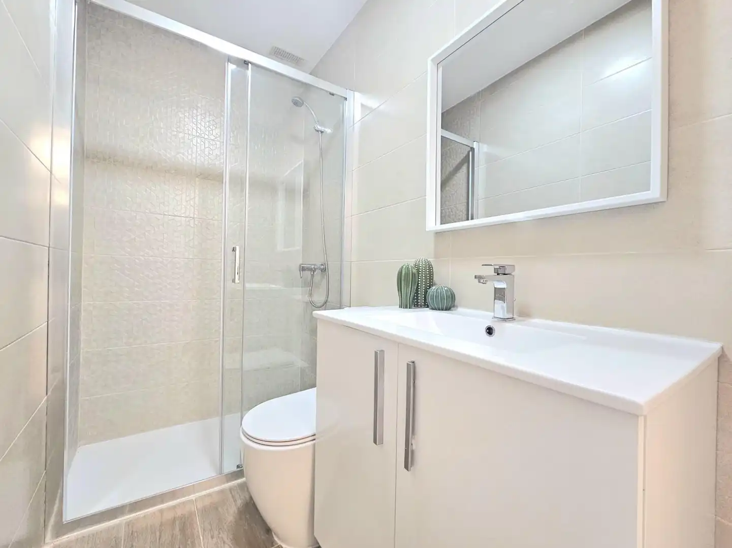 Baño de Apartamento en venta en Torrevieja con Aire acondicionado