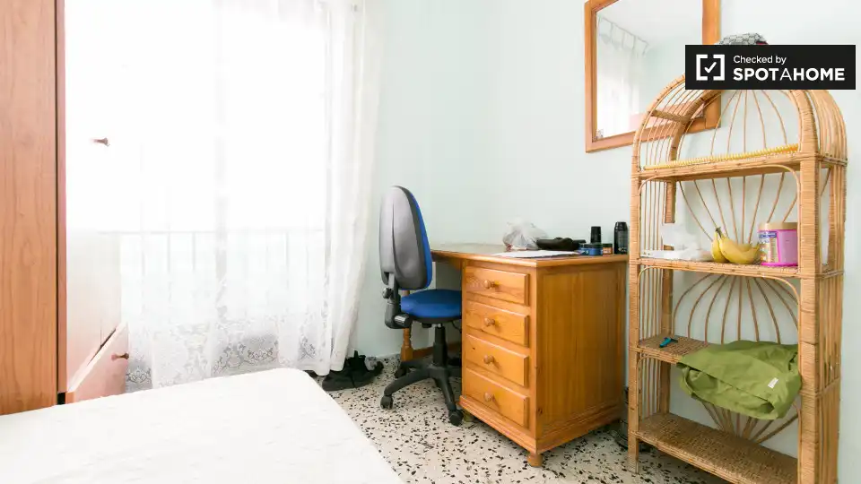 Habitación de Piso de alquiler en Granada con Aire acondicionado, Calefacción y Amueblado