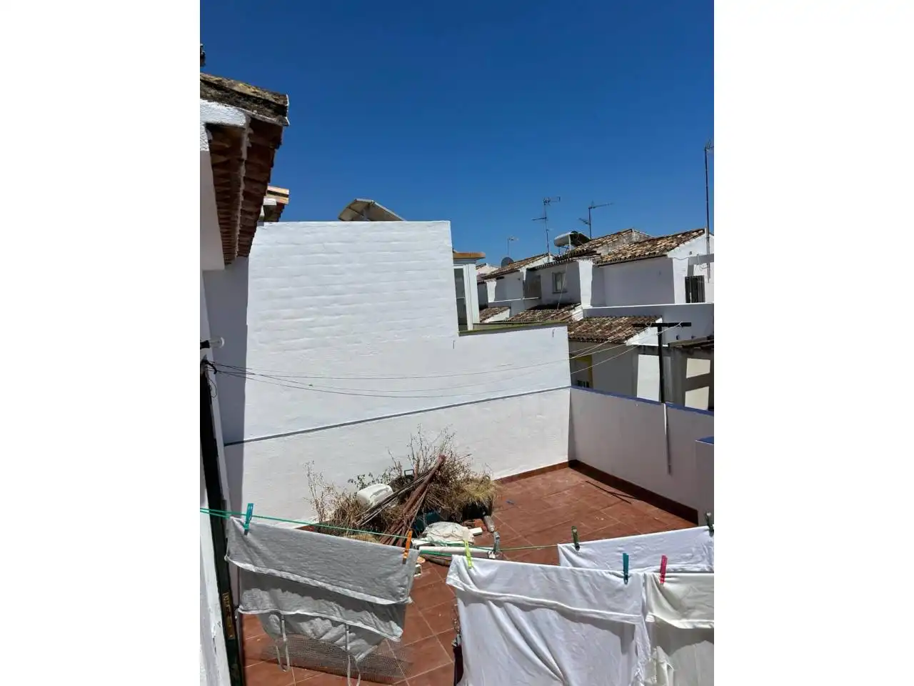 Außenansicht von Einfamilien-Reihenhaus zum Verkauf in Estepona mit Klimaanlage und Terrasse