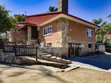 Casa amb piscina en venda a Hoyo de Manzanares - CL RIBADESELLA