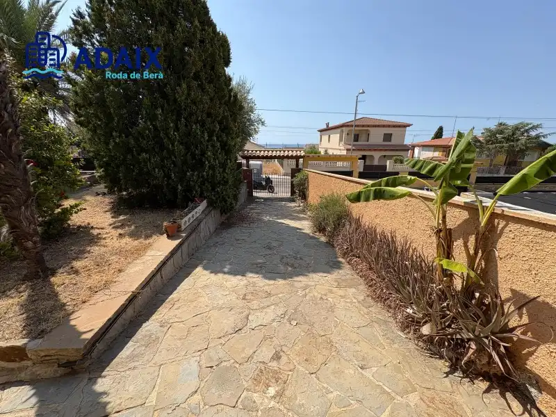 Vista exterior de Casa o chalet en venta en Roda de Berà con Terraza, Trastero y Horno