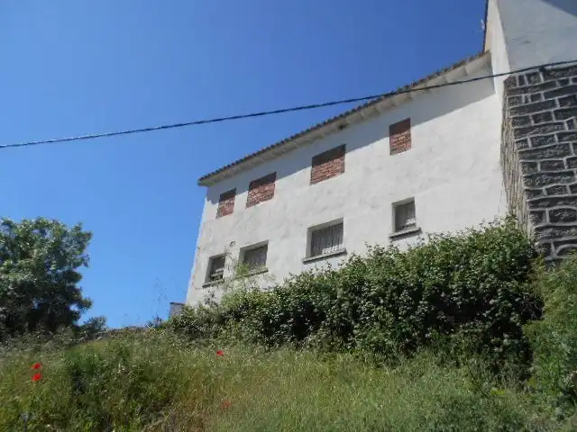 Vista exterior de Pis en venda en Burgohondo amb Calefacció