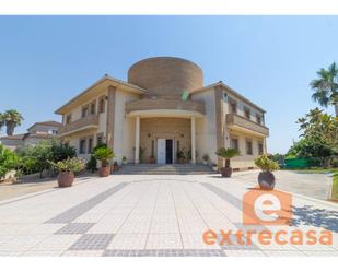 Vista exterior de Casa o xalet en venda en Badajoz Capital amb Aire condicionat, Terrassa i Piscina