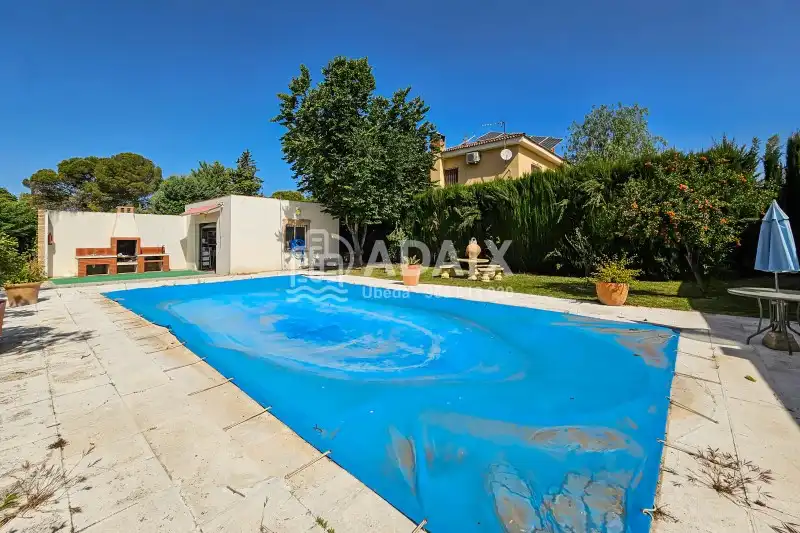 Swimming pool of Houses for sale in Úbeda  with Air Conditioner, Heating and Terrace