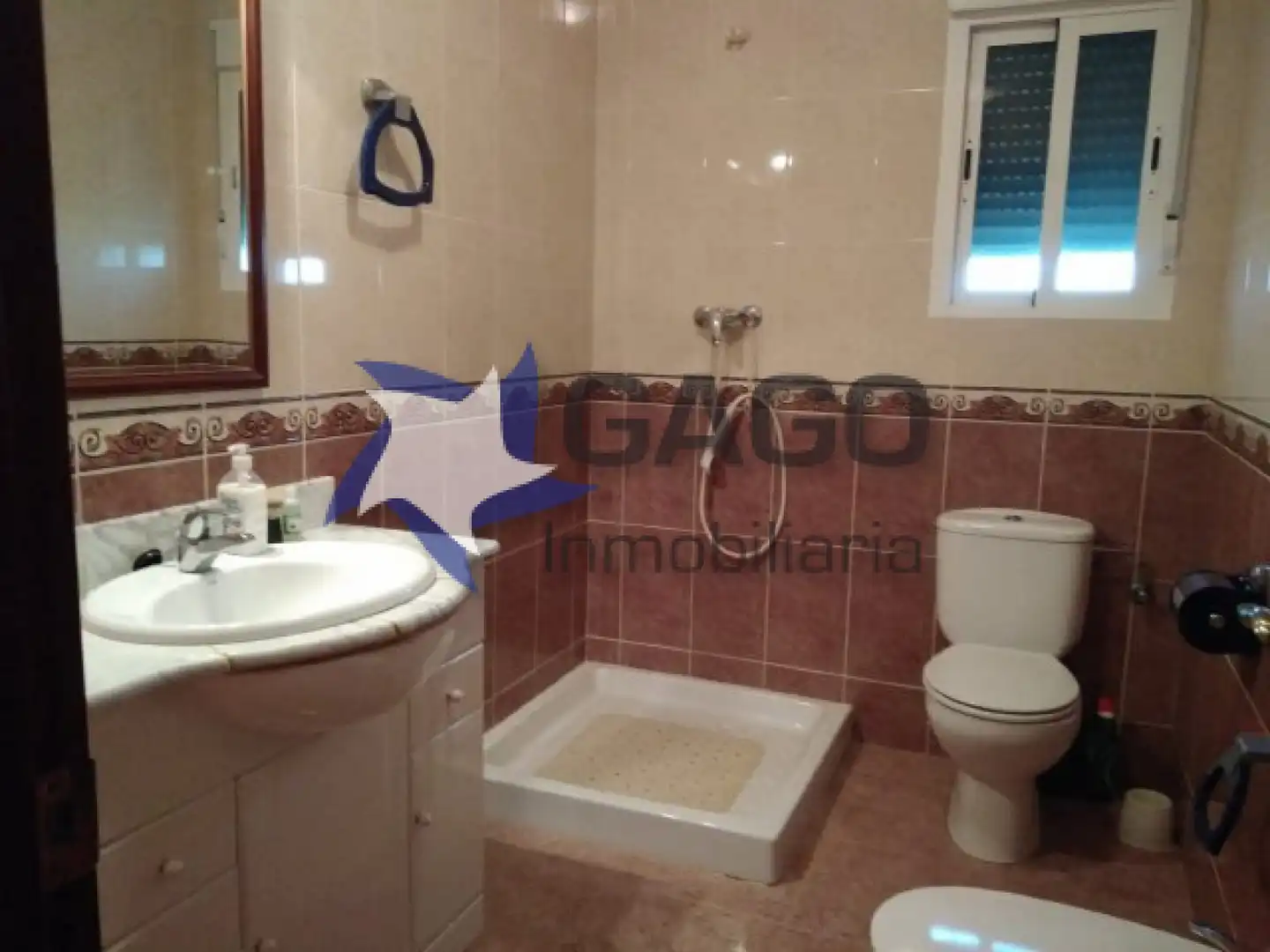 Bany de Pis en venda en Córdoba amb Traster i Piscina