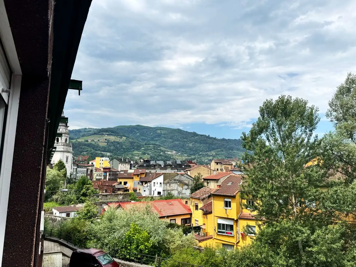 Vista exterior de Pis en venda en Mieres (Asturias) amb Calefacció, Parquet i Traster