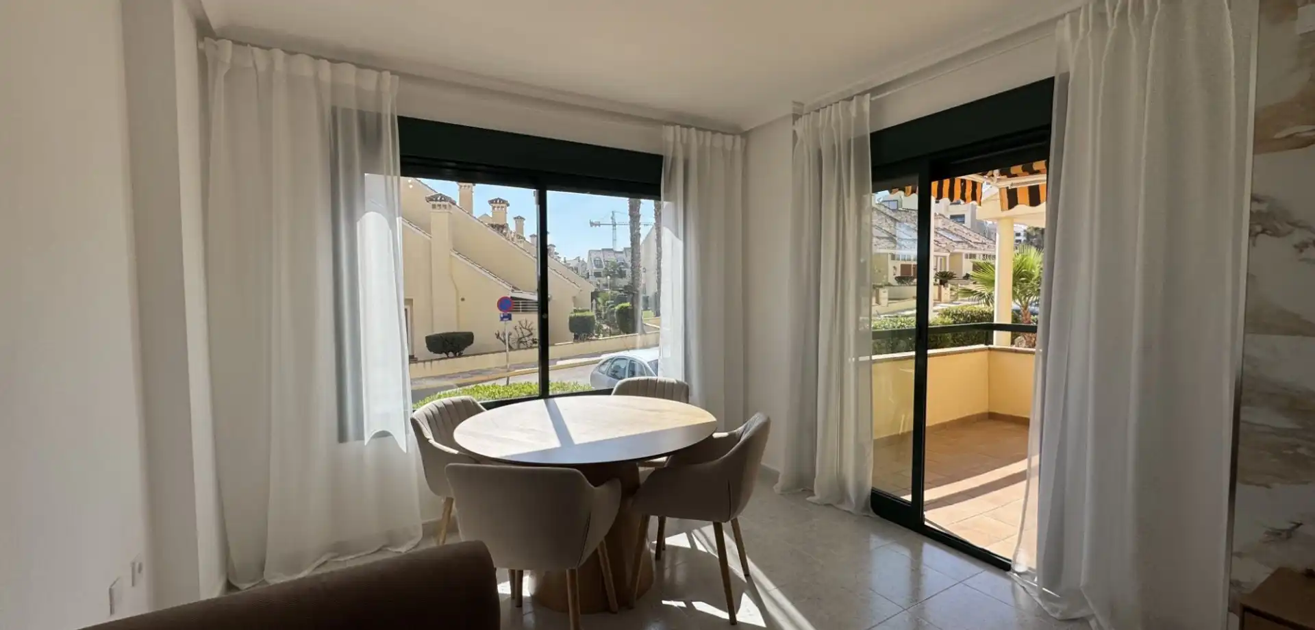 Vista exterior de Planta baixa en venda en Orihuela amb Aire condicionat, Terrassa i Piscina