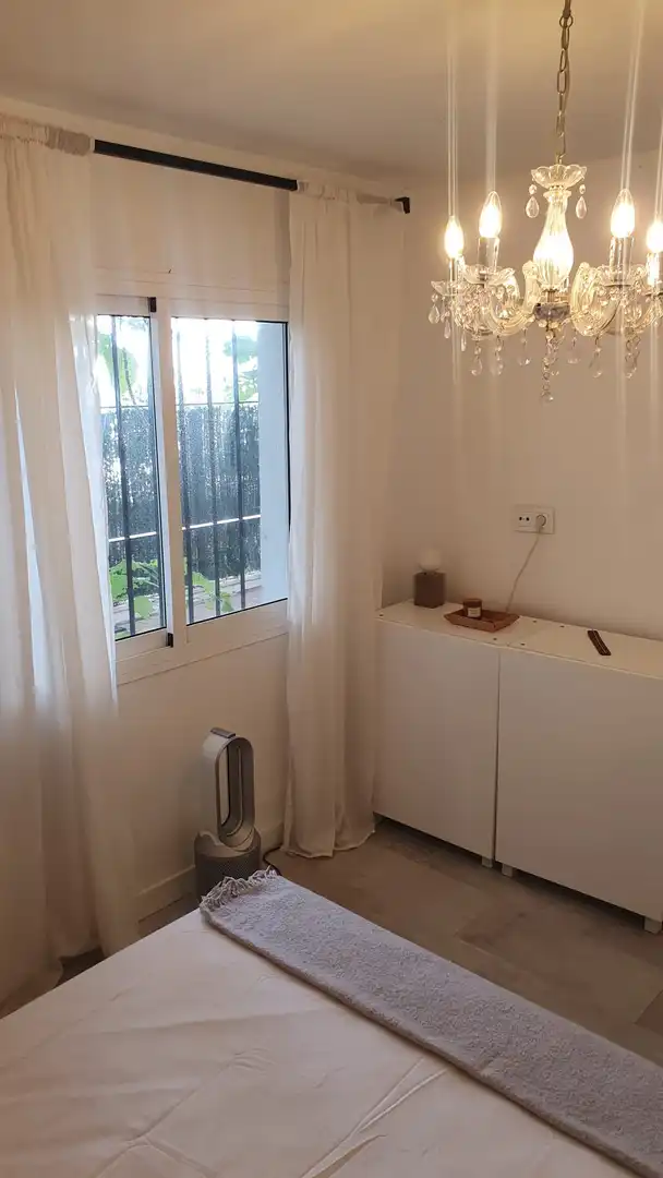 Habitación de Planta baja en venta en Estepona con Aire acondicionado, Trastero y Piscina