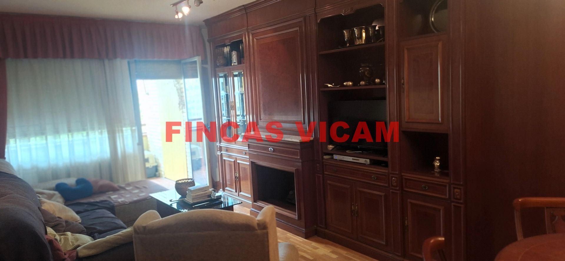 Sala d'estar de Pis en venda en  Huesca Capital amb Calefacció, Parquet i Terrassa