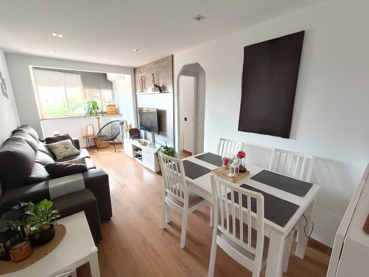 Living room of Flat for sale in Santa Coloma de Gramenet  with Parquet flooring