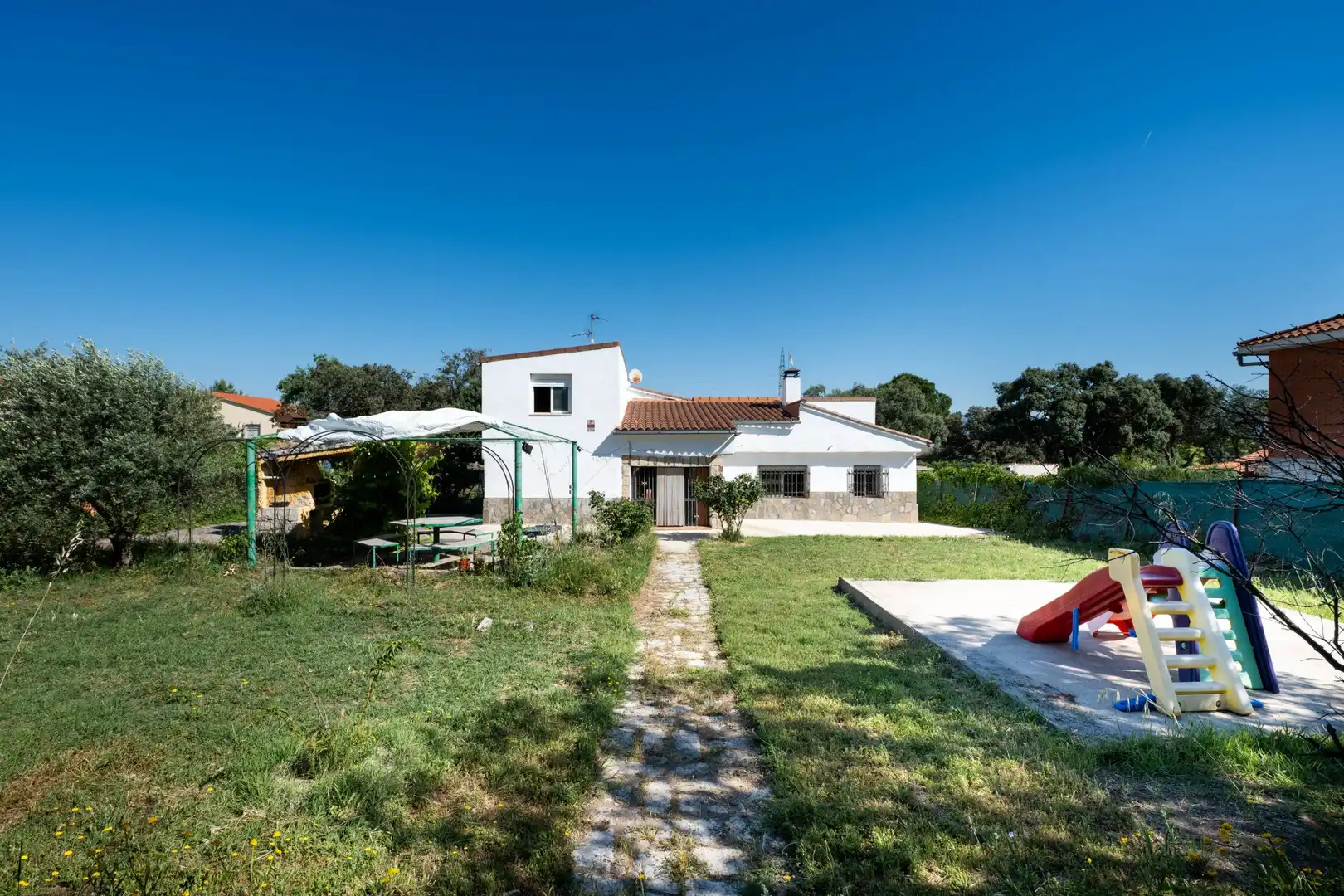 Jardín de Casa o chalet en venta en El Casar de Escalona con Calefacción, Terraza y Alarma