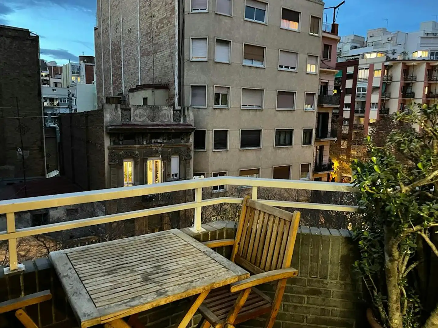 Terrassa de Pis per a compartir en Barcelona amb Aire condicionat, Calefacció i Moblat
