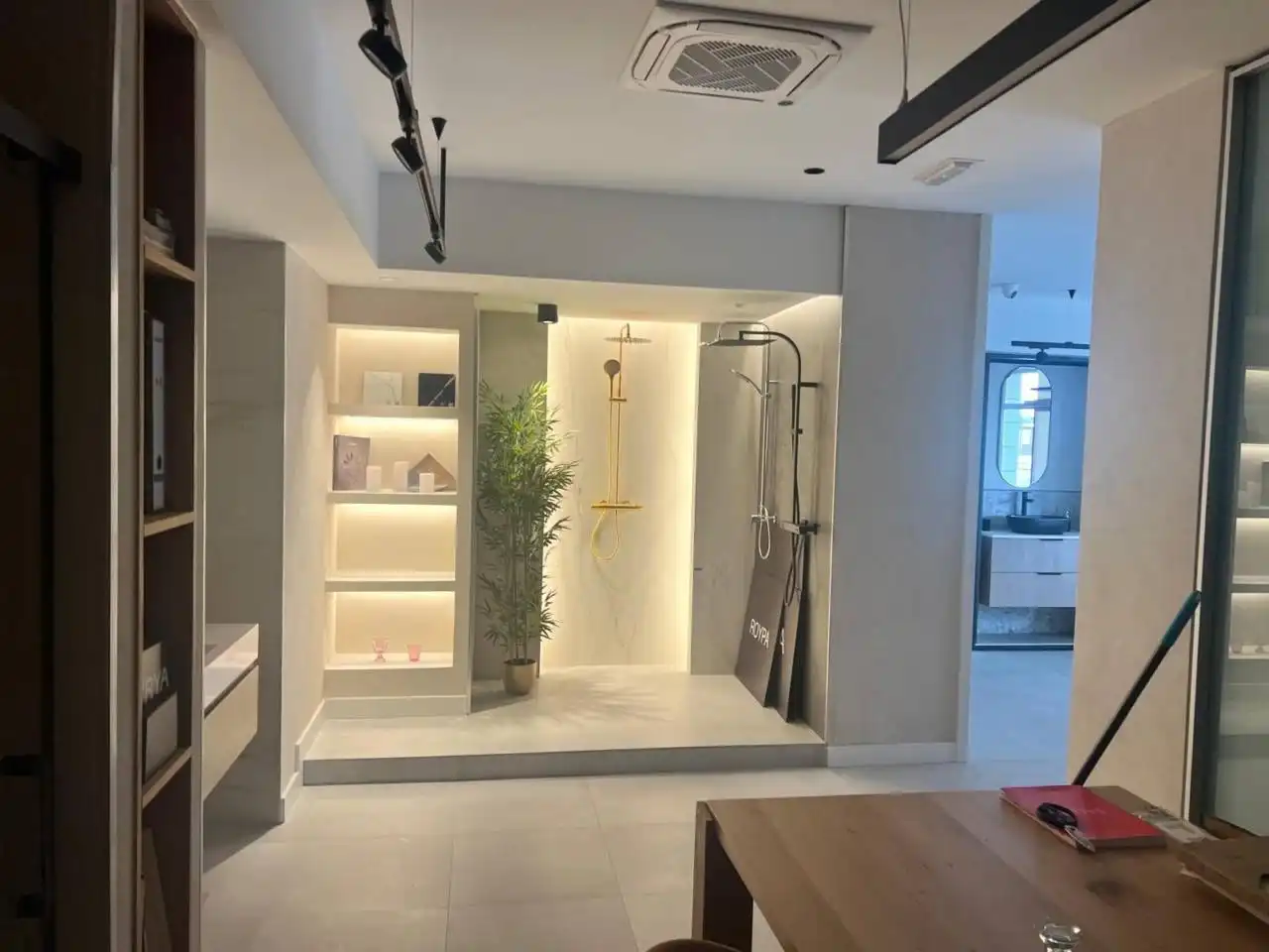 Local comercial en alquiler en Avenida Cayetano del Toro, imagen 2