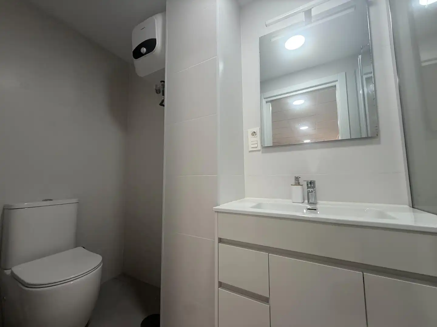 Badezimmer von Wohnung zur Miete in Almería mit Klimaanlage