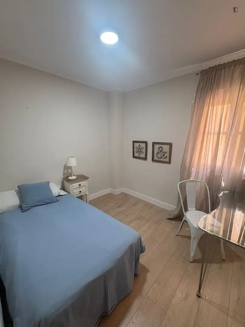 Habitación de Apartamento de alquiler en Valencia con Aire acondicionado y Amueblado