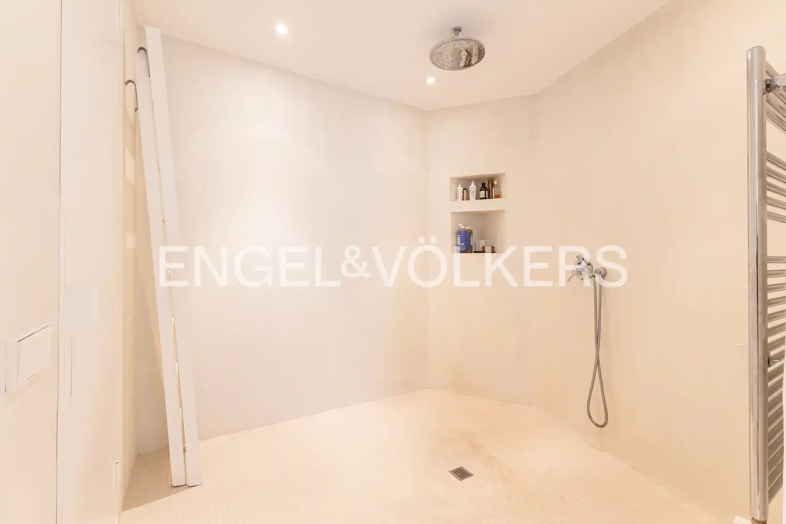 Baño de Piso de alquiler en Madrid con Aire acondicionado, Calefacción y Parquet