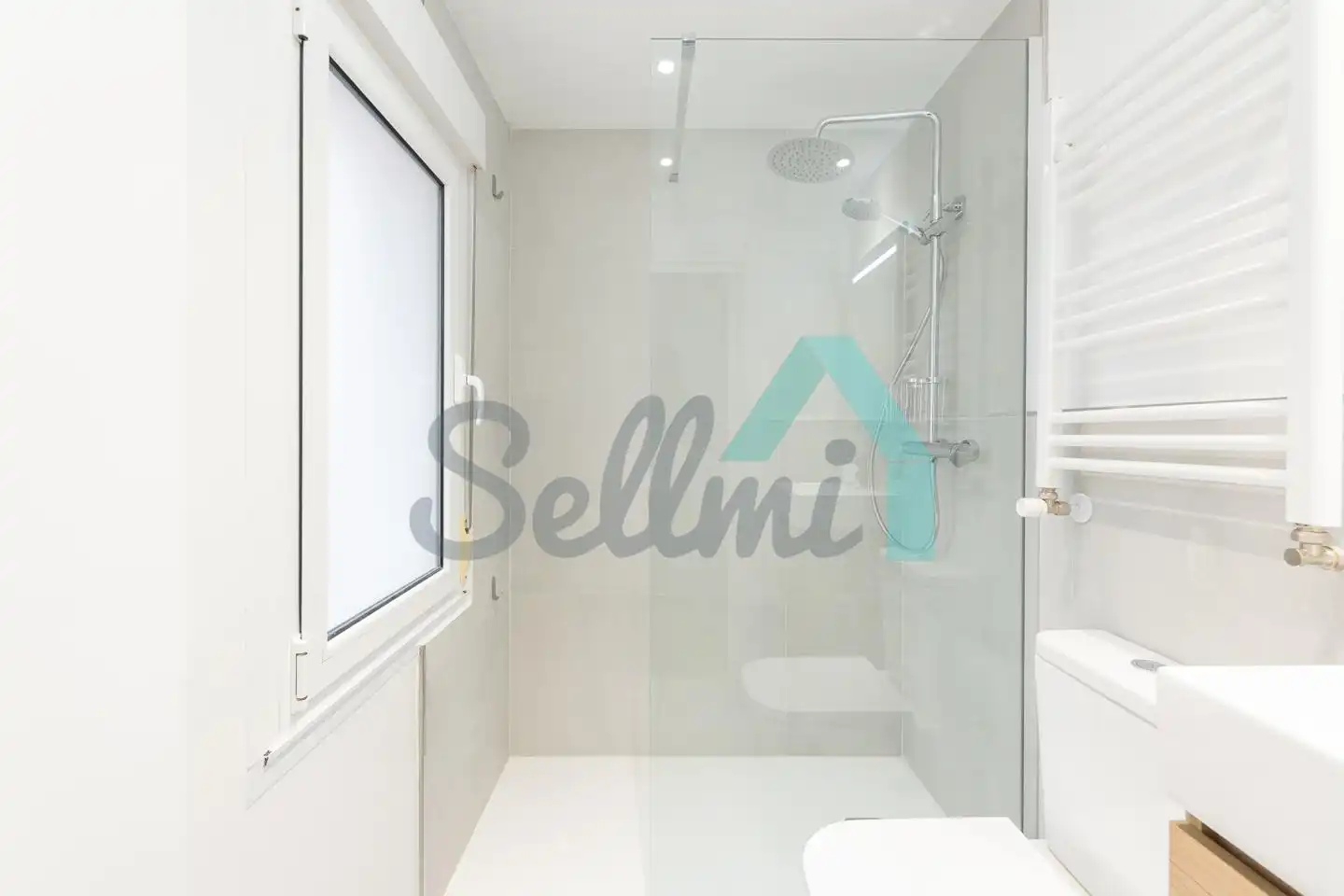 Badezimmer von Wohnung zur Miete in Oviedo  mit Heizung, Parkett und Terrasse