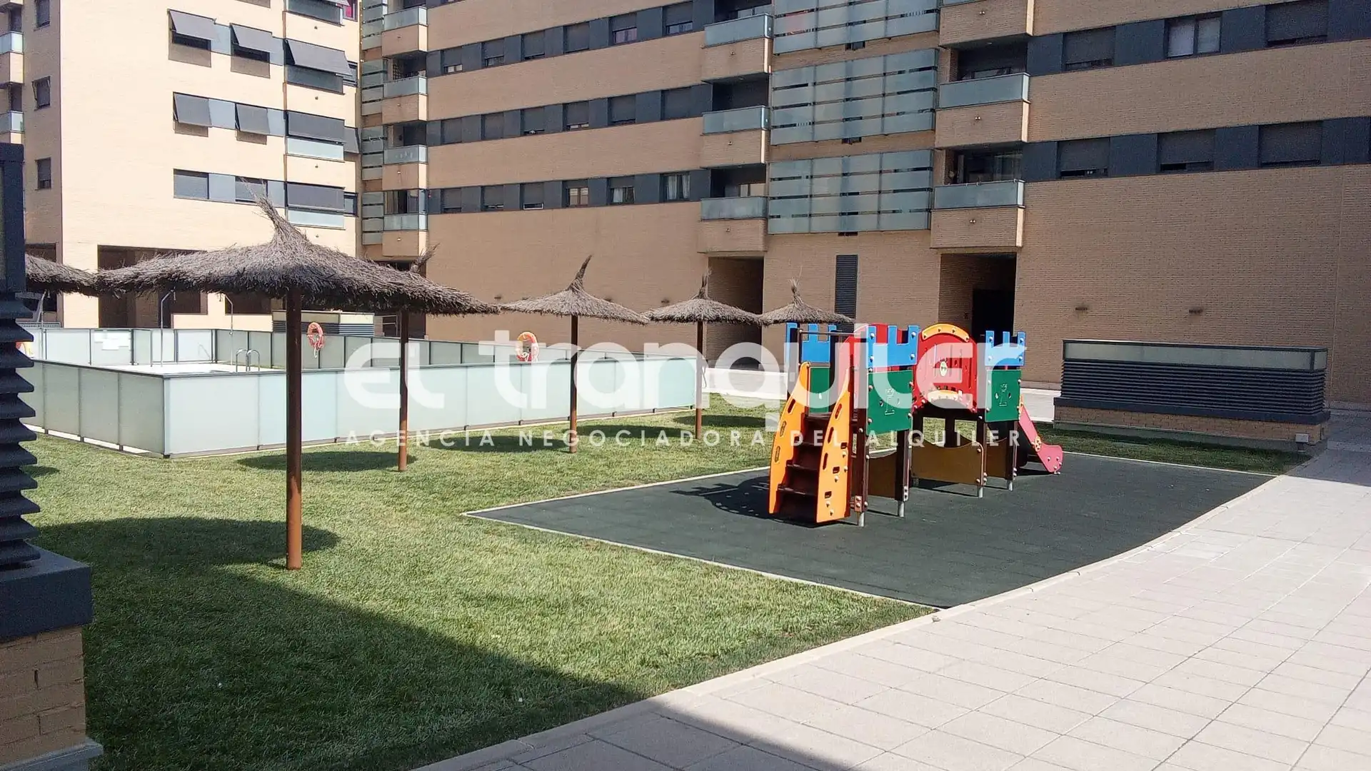 Terraza de Piso de alquiler en Leganés con Terraza, Trastero y Piscina