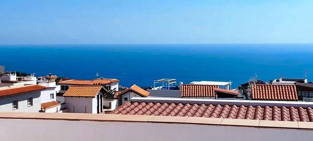 Exterior view of Single-family semi-detached for sale in Adeje  with Terrace, Furnished and Oven