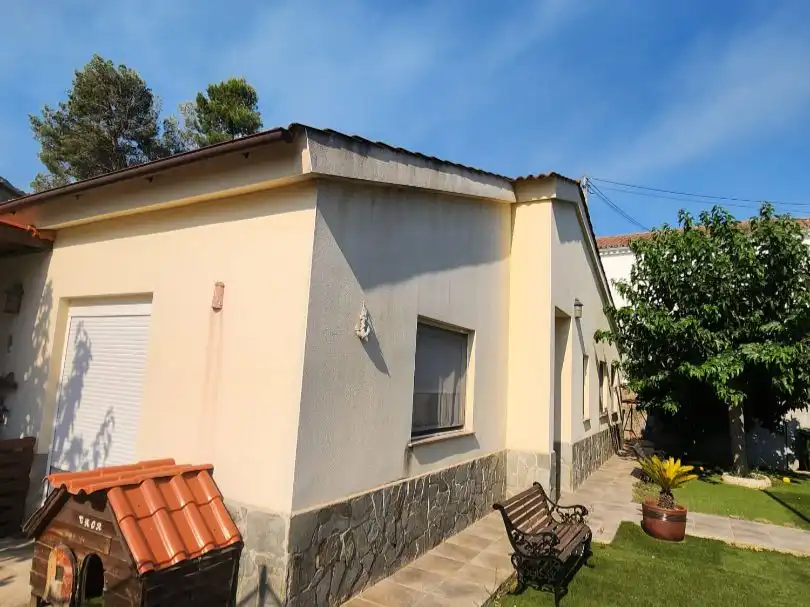 Chalet con jardín en venta en Carrer de Montsant 2220, imagen 3