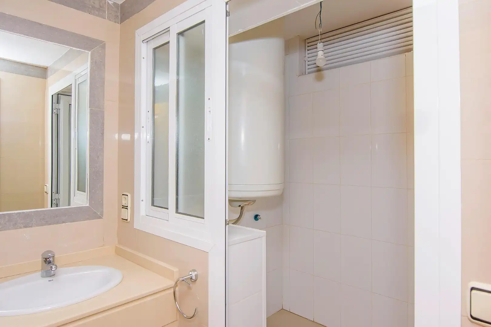 Baño de Piso en venta en Carboneras con Balcón y Piscina comunitaria