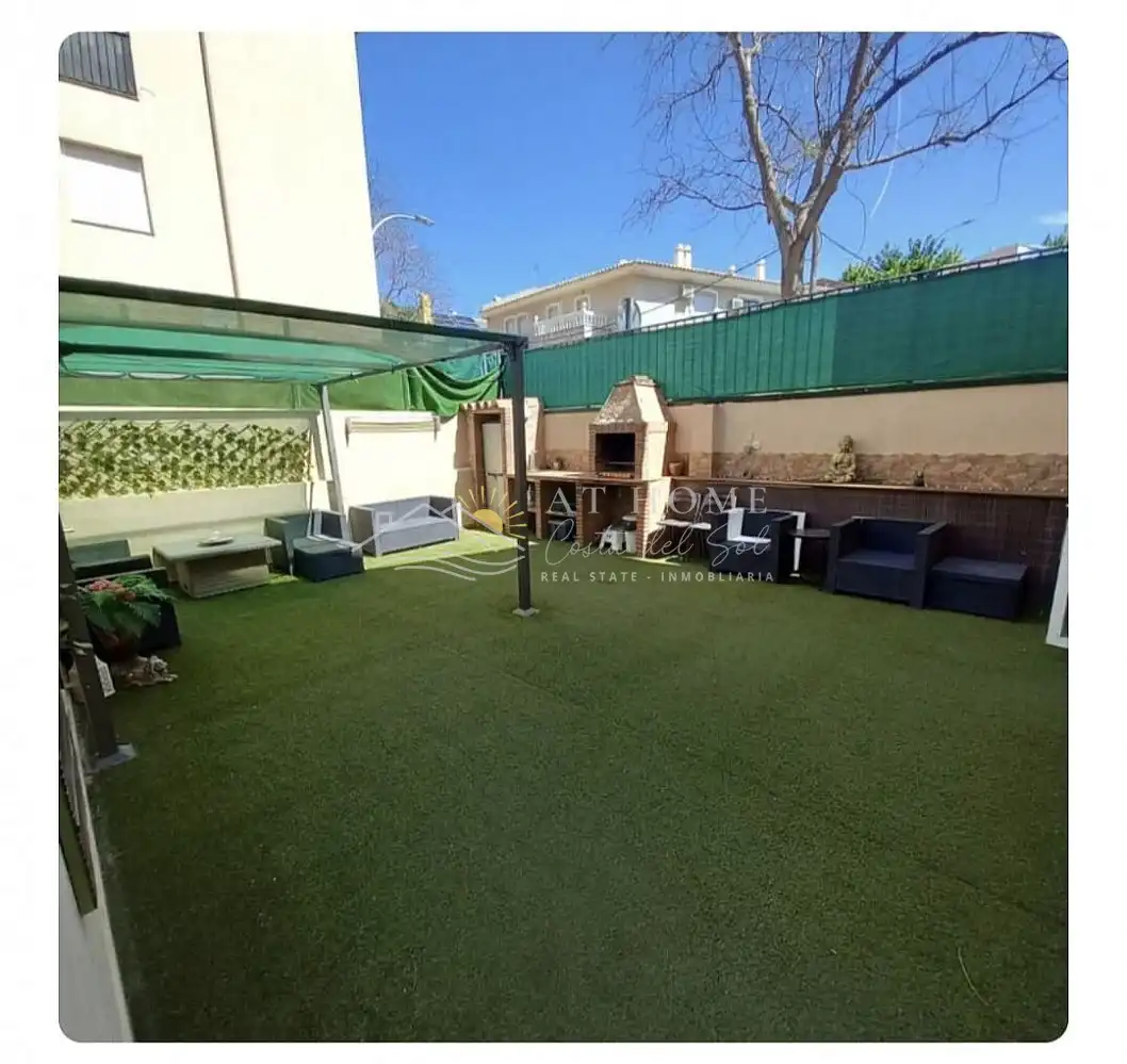 Jardín de Apartamento de alquiler en Benalmádena con Terraza y Piscina
