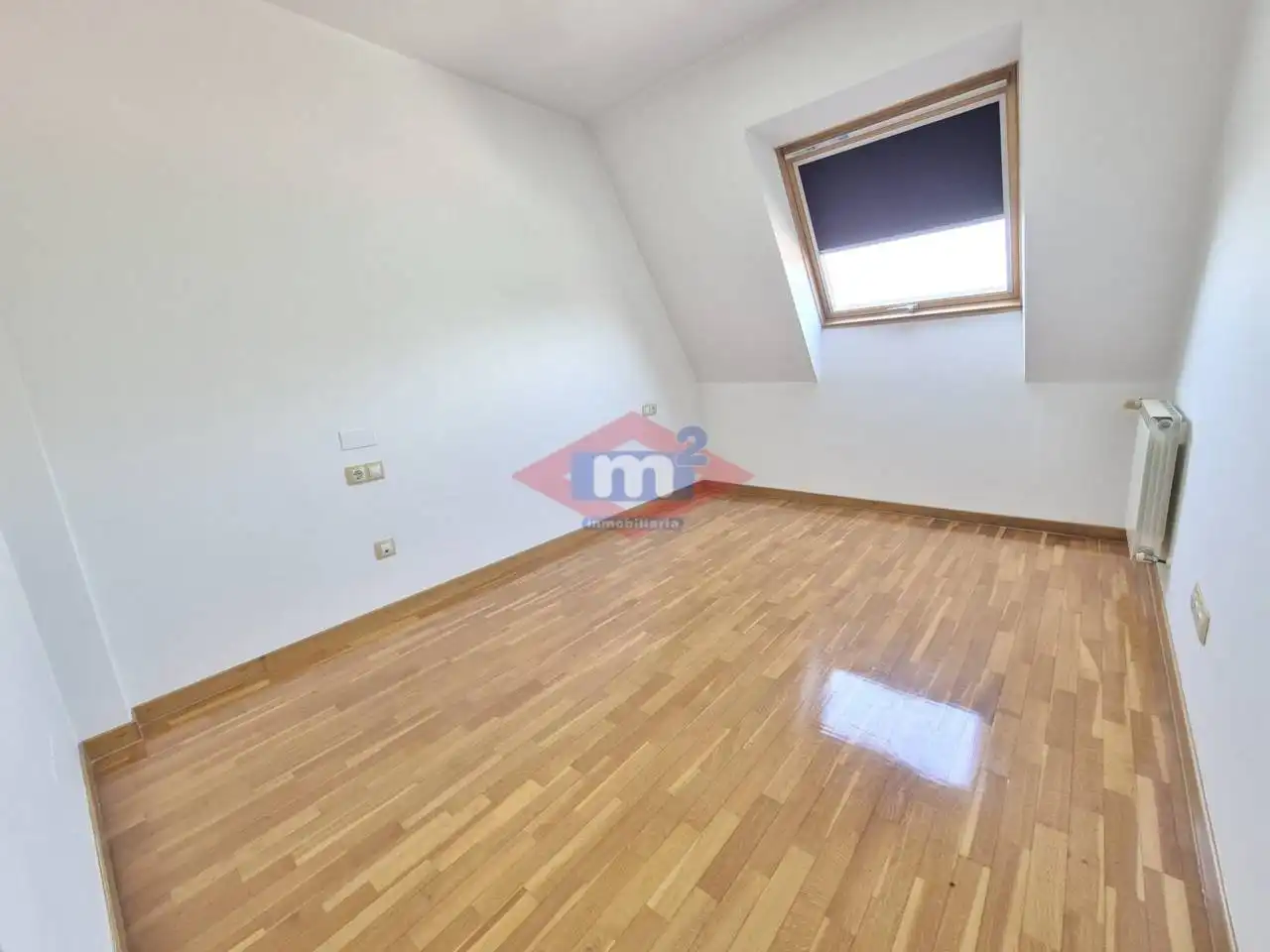 Schlafzimmer von Dachboden zum Verkauf in Salceda de Caselas mit Heizung und Parkett
