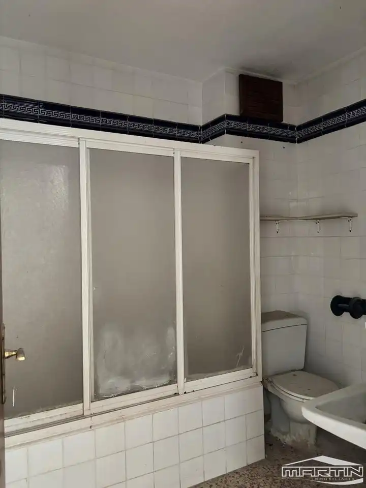 Baño de Piso en venta en Puente Genil con Terraza y Trastero