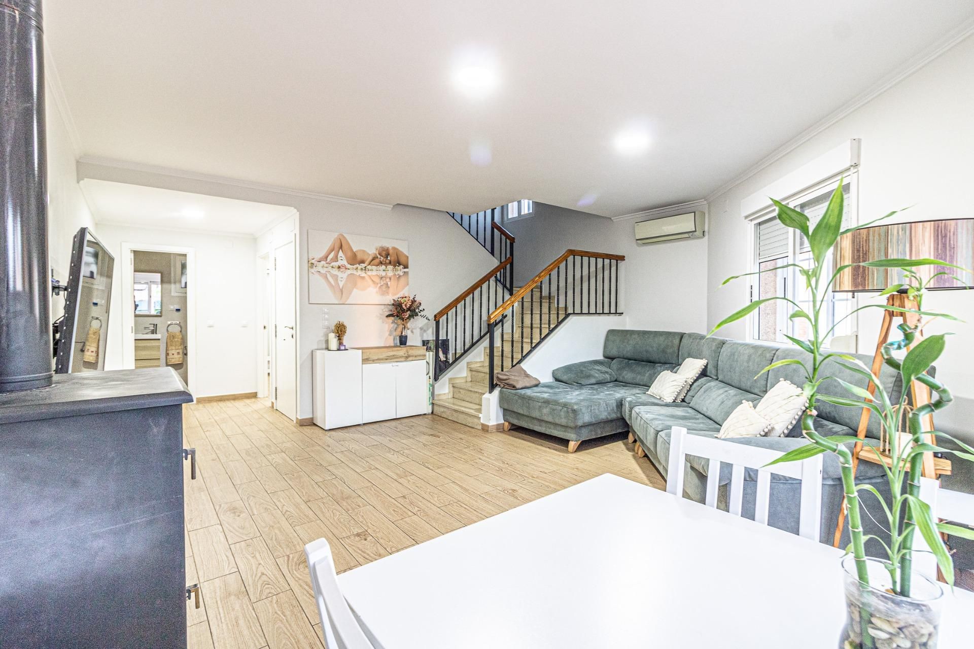 Casa adosada en venda en Alberic amb Aire condicionat, Traster i Moblat